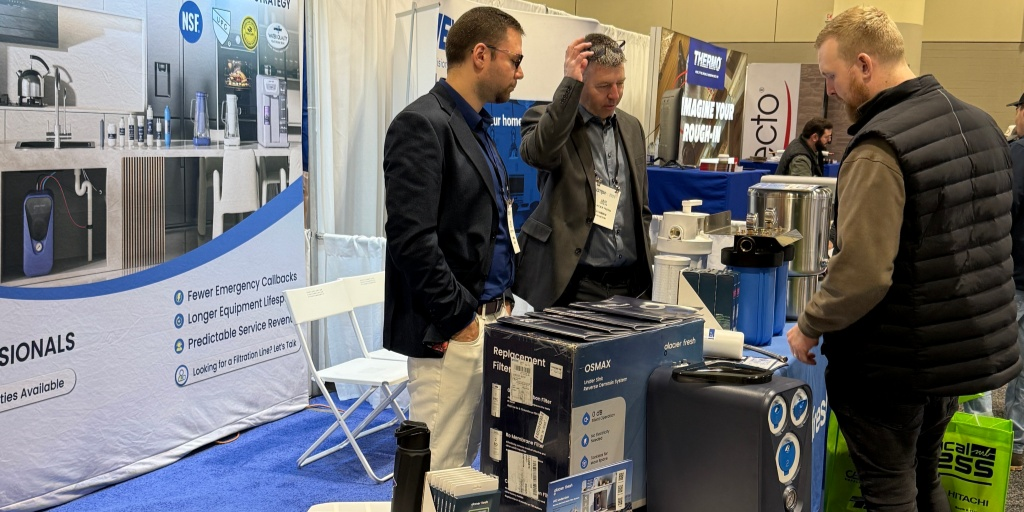 Glacier Fresh sales team are communicating with customers