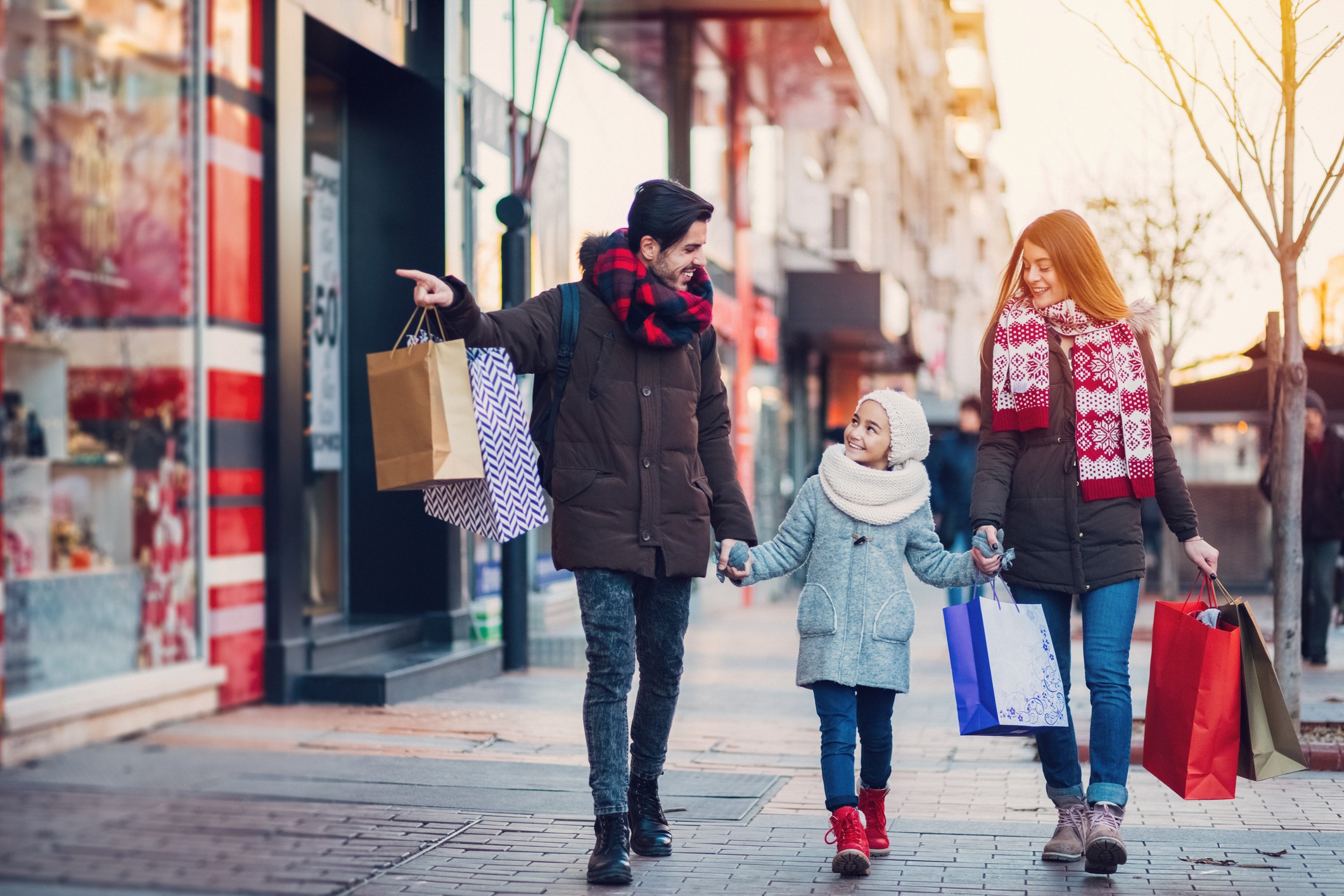 Allied Universal Shopping Safety Tips for a Merry and Bright Holiday Season