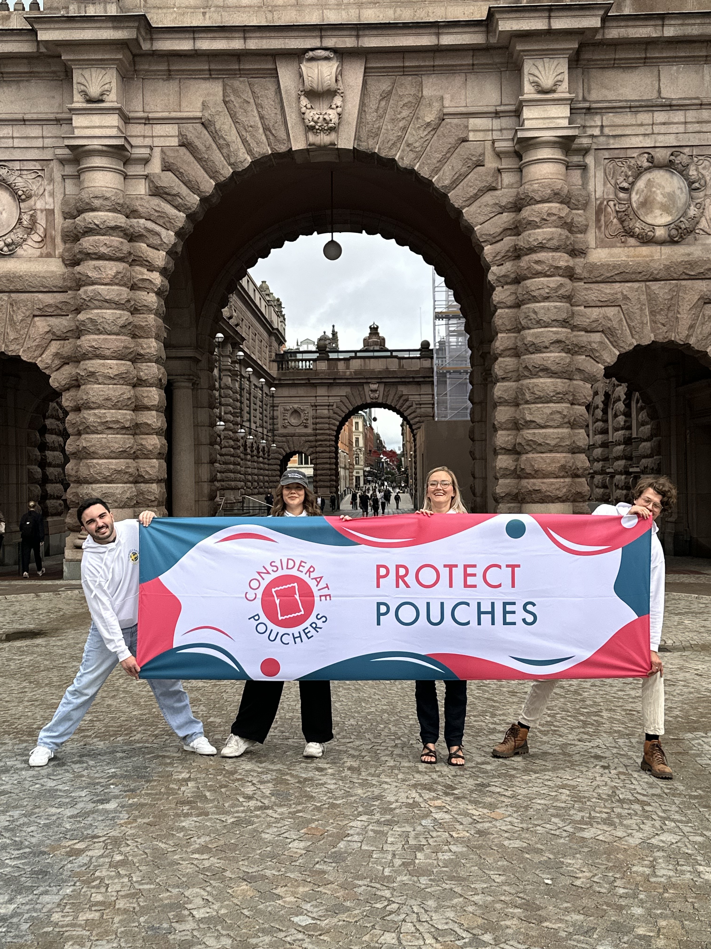 Konsumenter i Stockholm uppmanar EU:s ledare att skydda portionspåsar och förespråka skademinimering