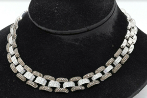 Chopard La Strada 18k gold 16.33ct VS natural diamond cluster link necklace. Sold for $11,999 at last week’s SFLMaven Famous Thursday Night Auction
