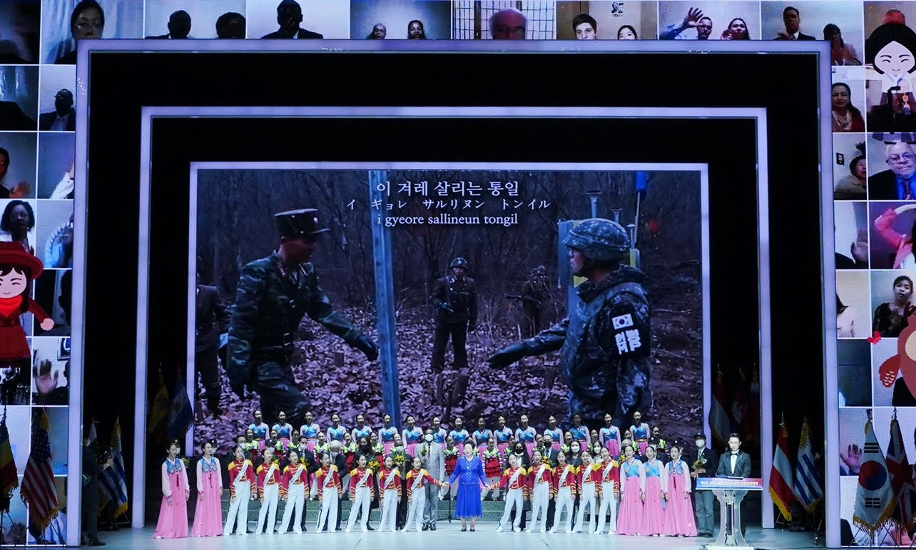 Rally of Hope 3, Performance by the Little Angels of Korea honoring Korean War Veterans from all over the world, on the stage with Dr. Hak Ja Han Moon.  