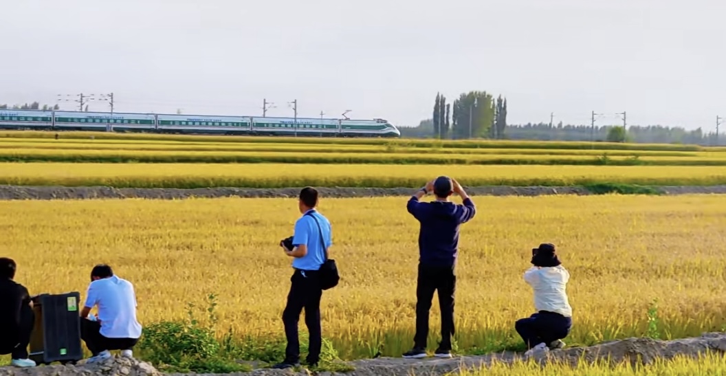 Global Creators Kick Off an Autumn Tour of Xinjiang: Global Creators Kick Off an Autumn Tour of Xinjiang