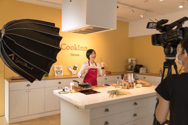 Taiwan Tourism Bureau launched its latest campaign, “Bring a Taste of Taiwan to Your Home,” with a virtual cooking session concept in collaboration with Taiwan-based chef Chelsea Tsai from CookInn Taiwan.