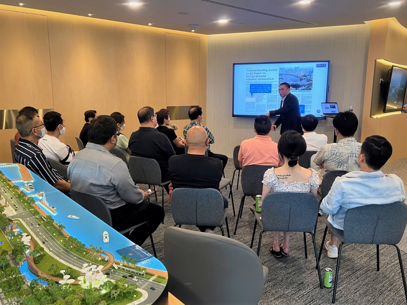 In September 2022, Druce organized VIP consulting sessions in Singapore to introduce Marriott branded residential apartments in Vietnam.