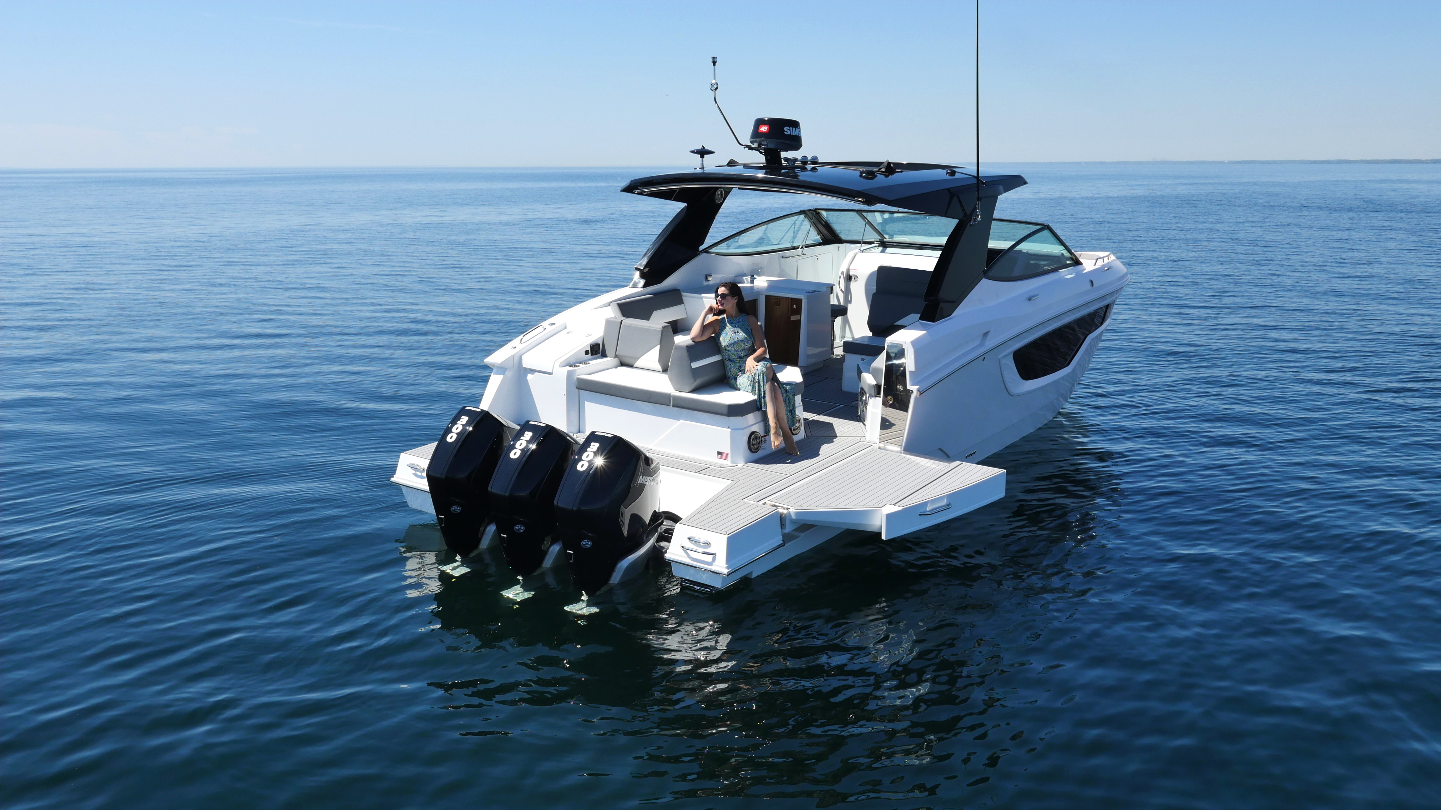 Cockpit featuring beach door and swivel bench