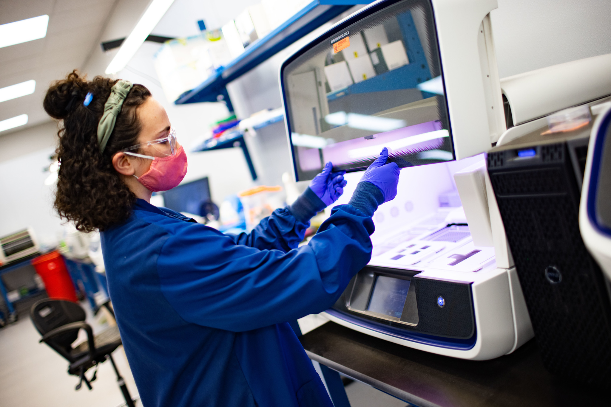 MAKO Medical team member conducting genomic sequencing of COVID-19 samples