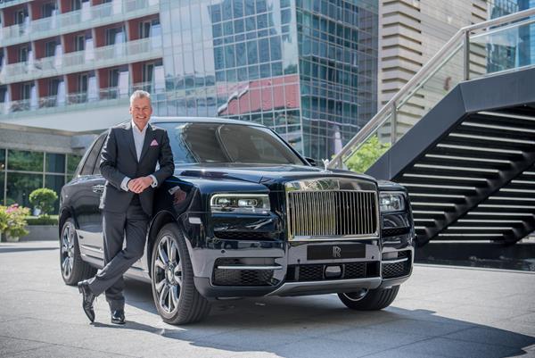 Torsten Müller-Ötvös, Chief Executive Officer, Rolls-Royce Motor Cars with Rolls-Royce Cullinan