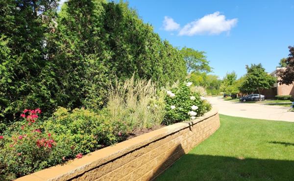 Courts of Northbrook Townhome Association Wins Landscaping Award