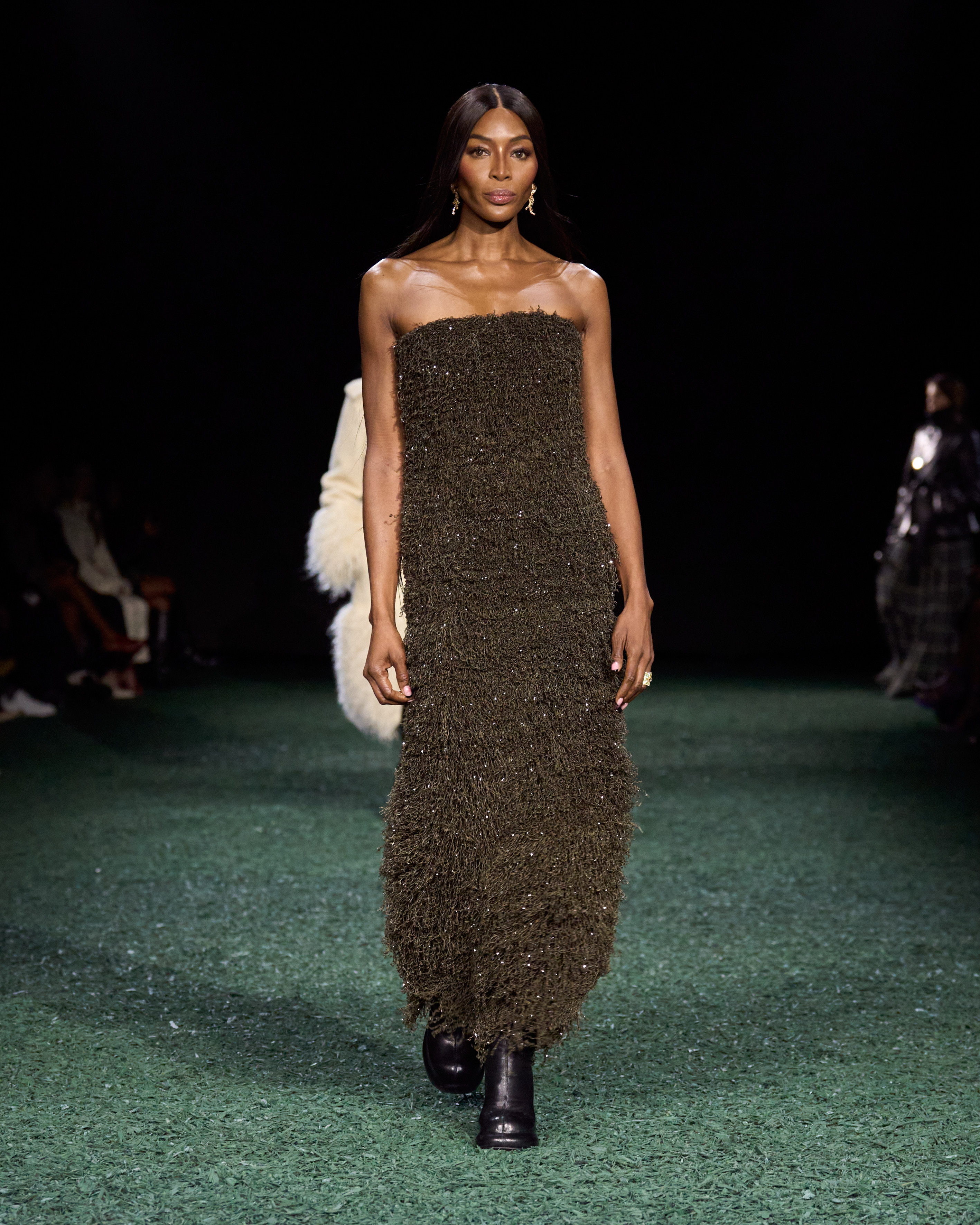 Burberry Winter 2024 Show - Look 55 - NAOMI