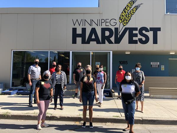 Winnipeg Harvest et Rogers font équipe pour aider plus de 18 000 Manitobains grâce à Nourrir à coup sûr