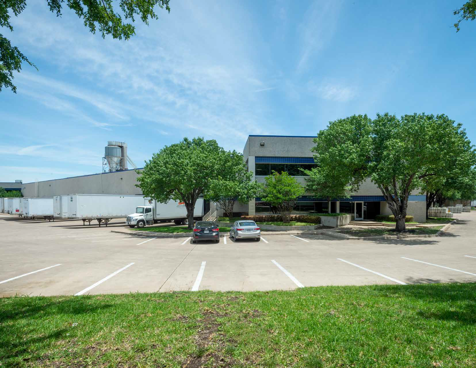One of the 19 buildings in the Dallas Infill Industrial Portfolio acquired in Sealy & Company's largest acquisition in company history. 