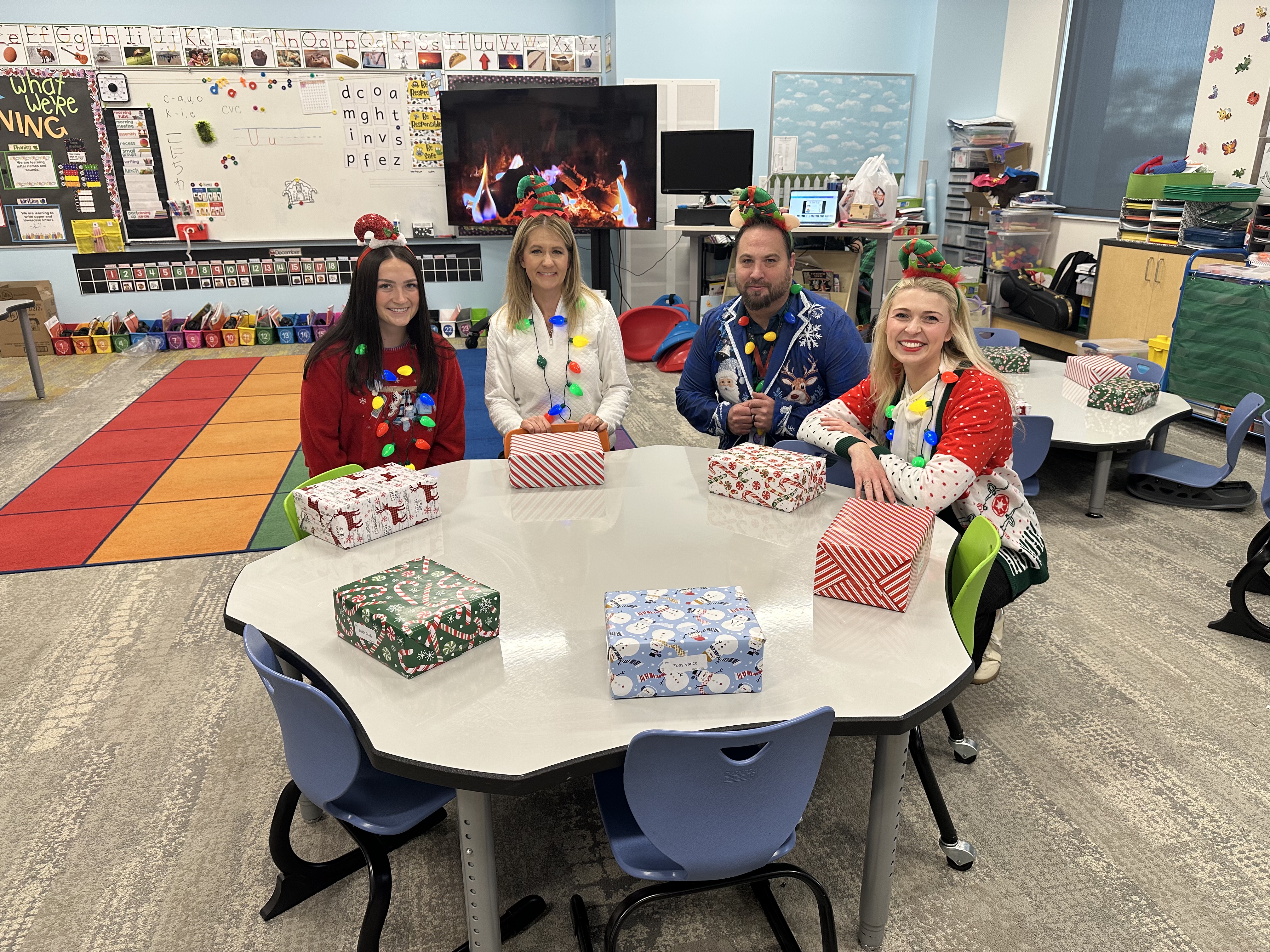 Mountain America Credit Union Joins Davis Education Foundation in the “Elves and the Shoemaker” Initiative Providing New Shoes to Kindergartners: SANDY, Utah—Mountain America Credit Union brings holiday cheer early for 91 kindergartners at South Clearfield Elementary Schools as “elves” delivered brand-new shoes and socks to students in need.
