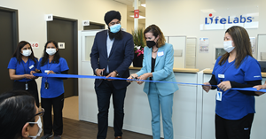 The Honourable Prabmeet Singh Sarkaria, MPP Candidate for Brampton South, Erica Zarkovich, Senior Vice President, Government Markets for LifeLabs, and LifeLabs patient service centre employees mark the grand opening of LifeLabs’ newest Patient Service Centre in Brampton, Ontario.
