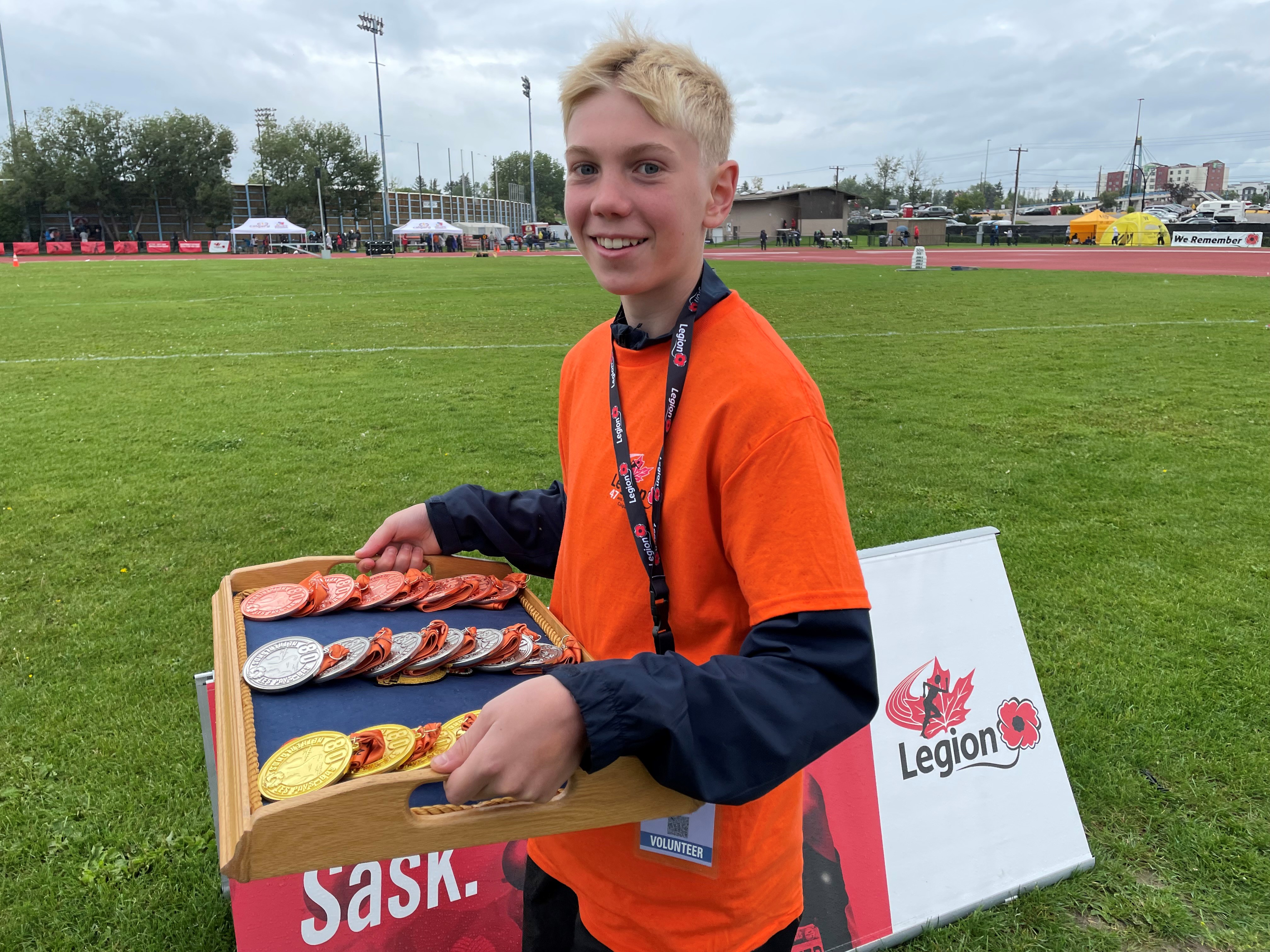 LN 2025_Young volunteer with medals