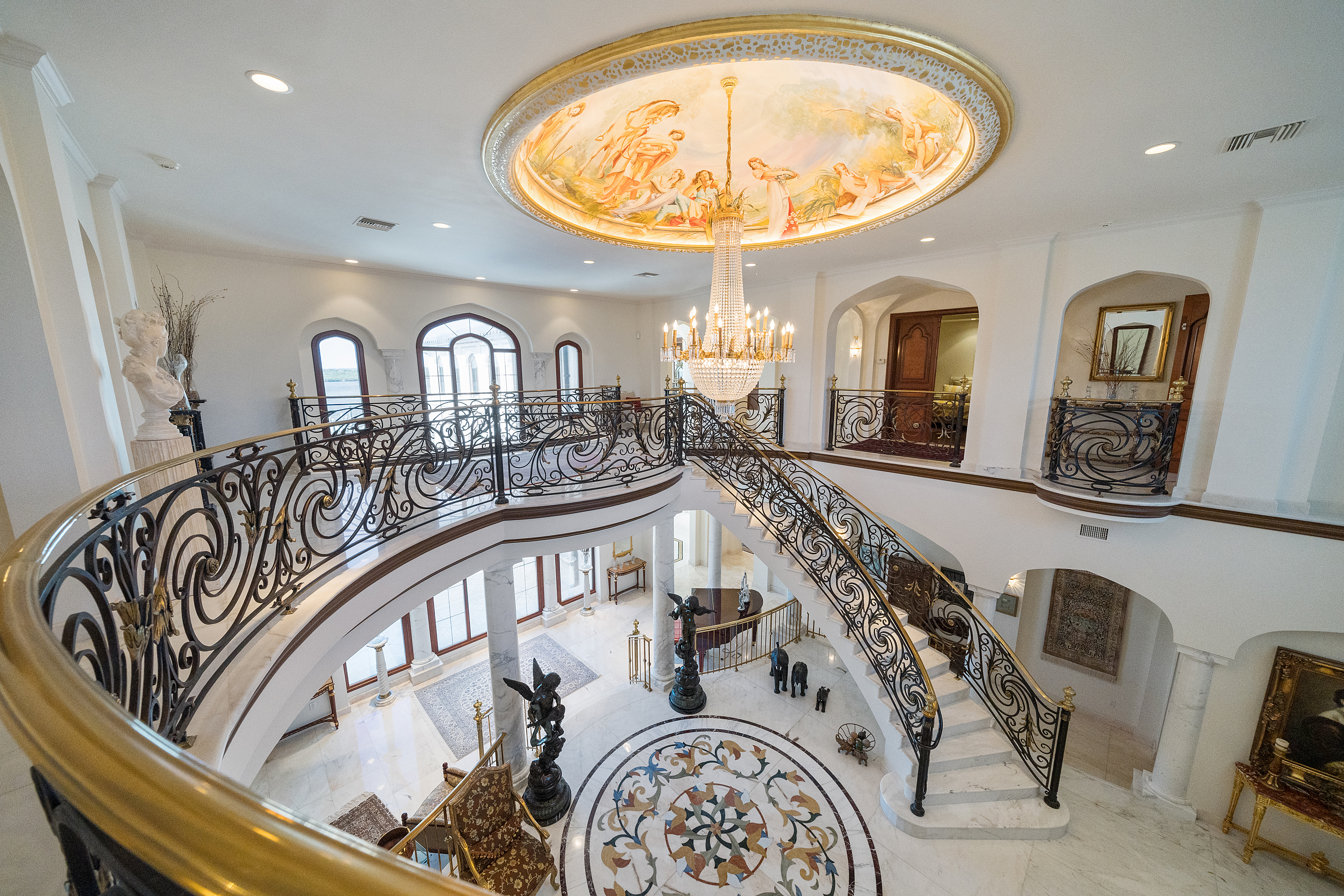 4852 South Peninsula Drive: Record-Breaking $14 Million Waterfront Mansion Perfects the Art of Luxury Living