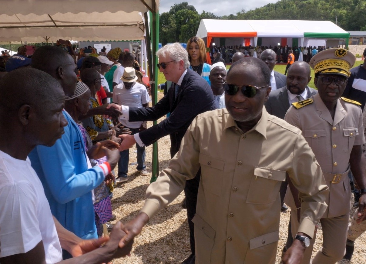 Jorge A. Ganoza, President and CEO of Fortuna (background), and Mamadou Sangafowa Coulibaly, Minister of Mines, Petroleum and Energy (foreground), greet members of the community who attended the inauguration of the Séguéla Mine