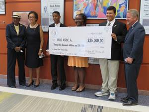 New College Institute Board Presents Local NSBE Chapter with $25,000 for Robotics Team