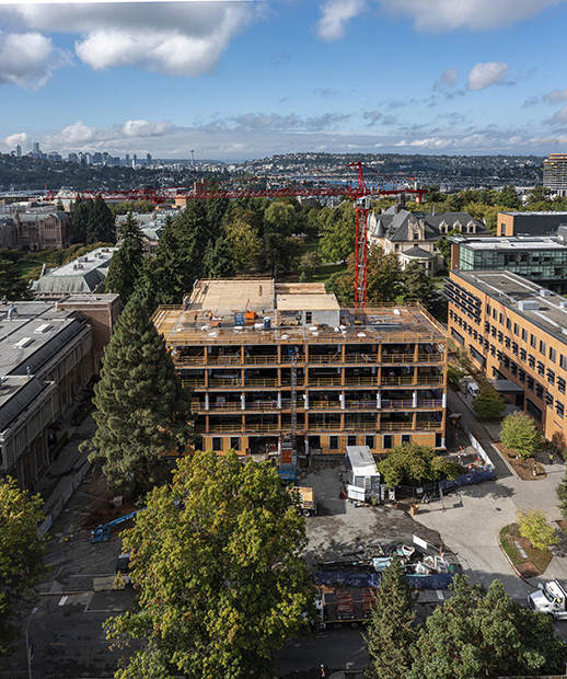 Founders Hall reflects the highly interactive nature of business in the new century and is designed for sustainable performance and social connection to inspire future generations of business leaders. The project is a model for sustainable design at the University of Washington and is embracing UW’s Green Building Standards to reduce emissions from embodied carbon by 83%. Image: © Adam Hunter/LMN Architects.