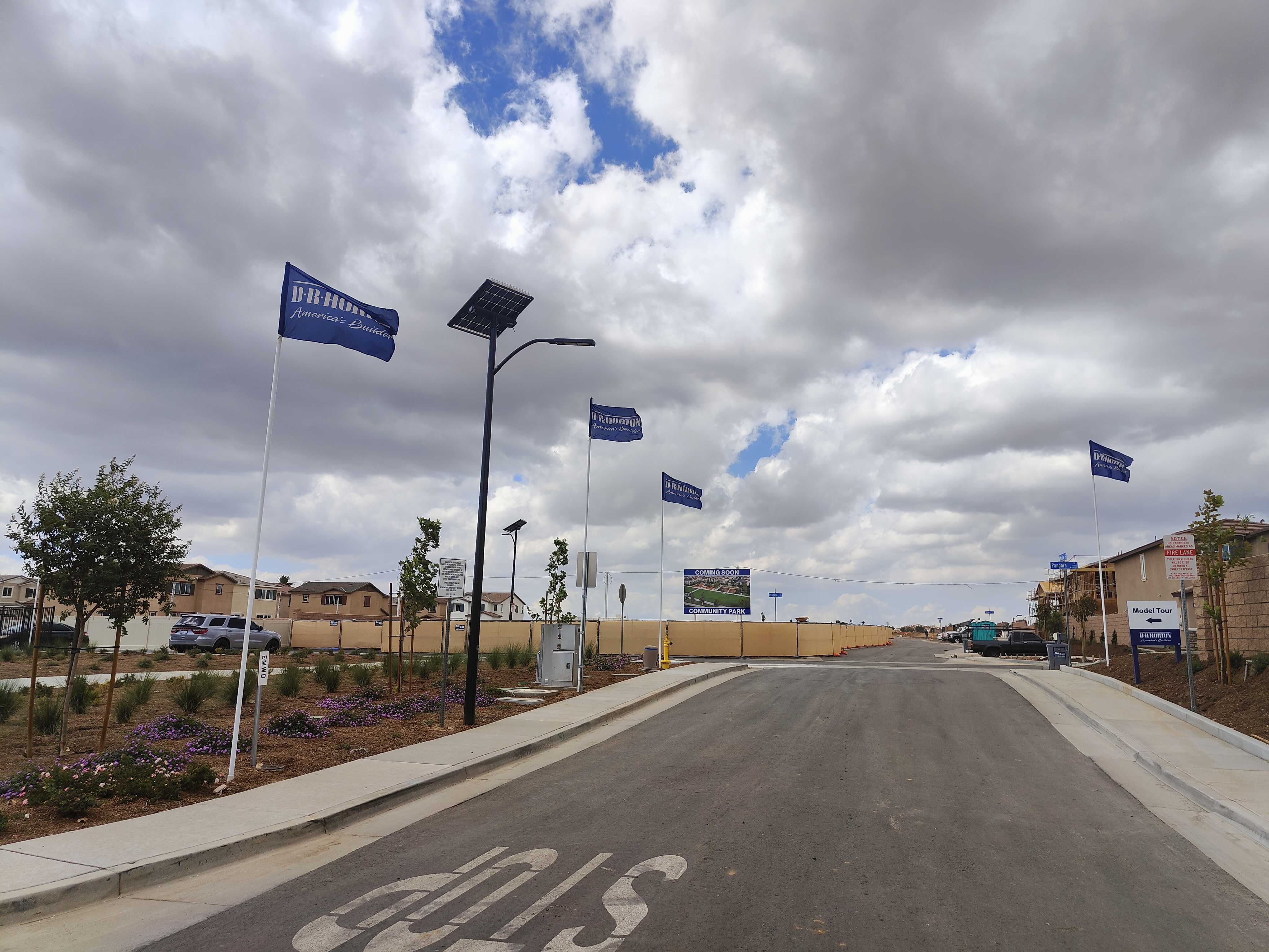 Fifty Streetleaf systems have already been installed at Bella Sera, a new residential development in Moreno Valley (CA) by D.R. Horton, and more lights will be added in the coming months. This project marks a significant milestone as Streetleaf makes its initial footprint in California. This innovative approach to urban infrastructure is designed to enhance community resiliency and provide a sustainable alternative to traditional on-grid services setting the stage for a broader rollout across the state.