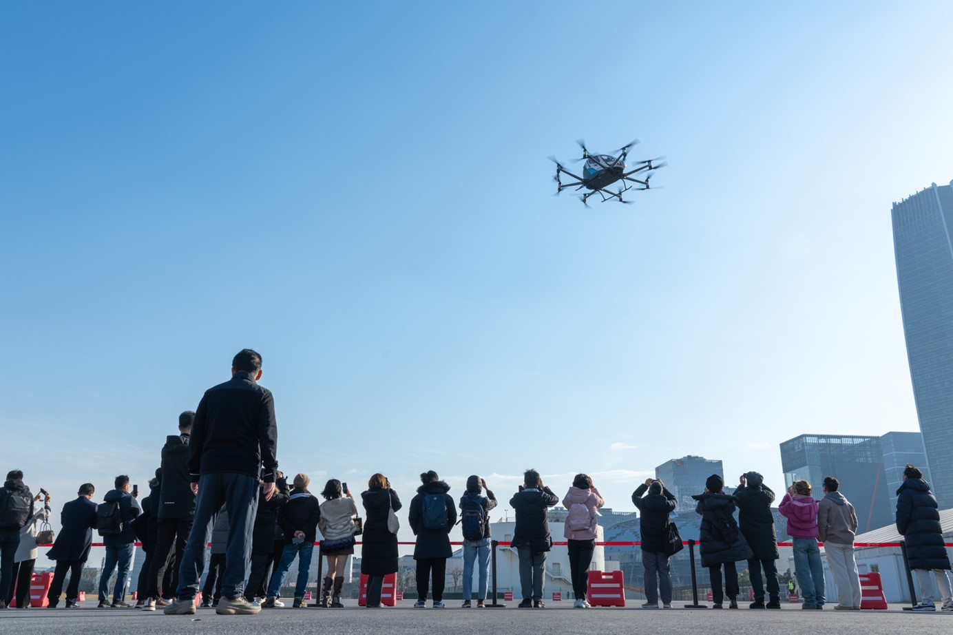 Image: Numerous guests observed the debut flight of EH216-S in the city center of Shanghai