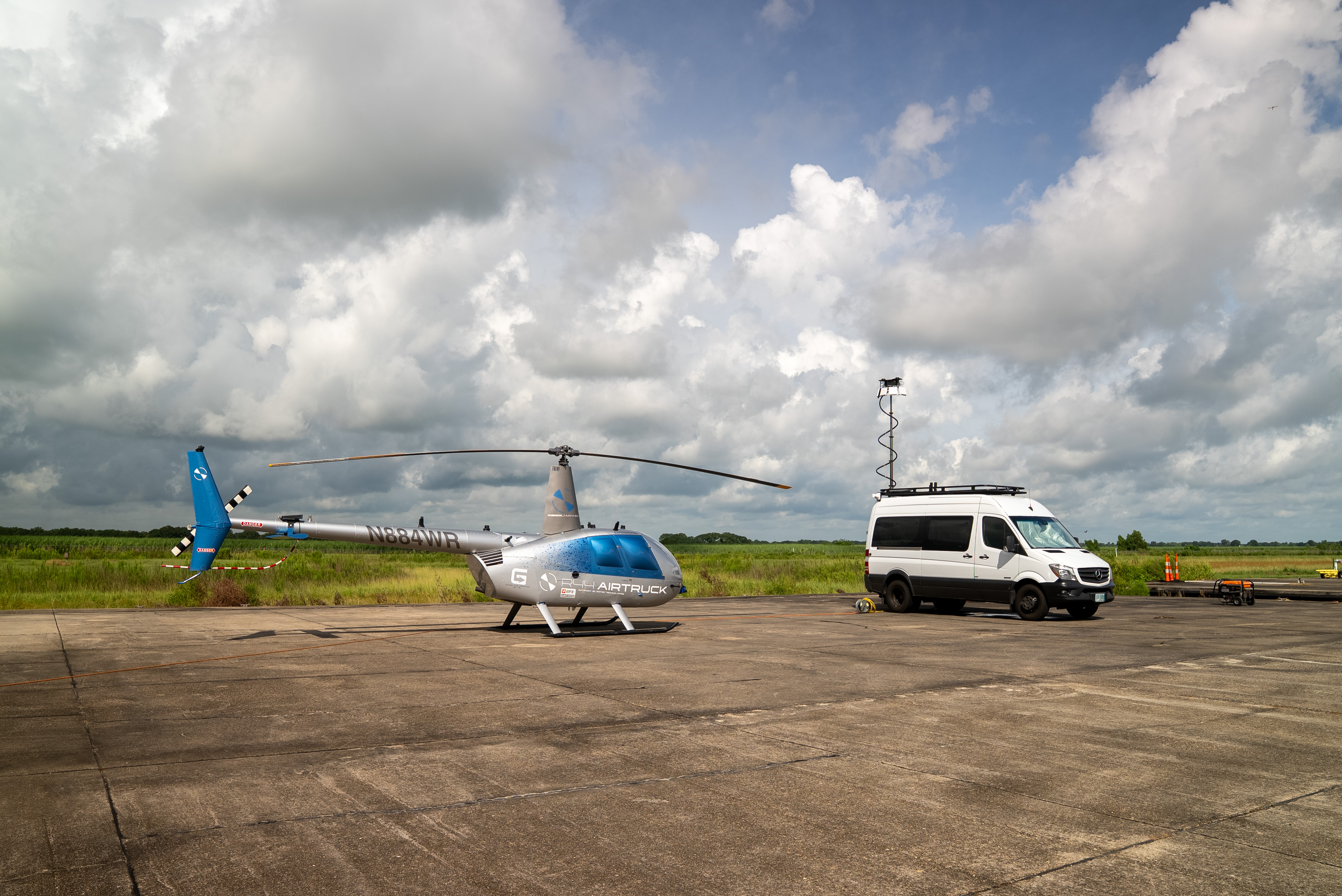 R44 AIRTURCK and Ground Control Station 