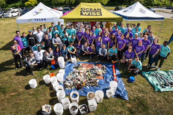 TELUS team members and the Vancouver Whitecaps FC team pictured following the event with over 100 kg of collected waste. 