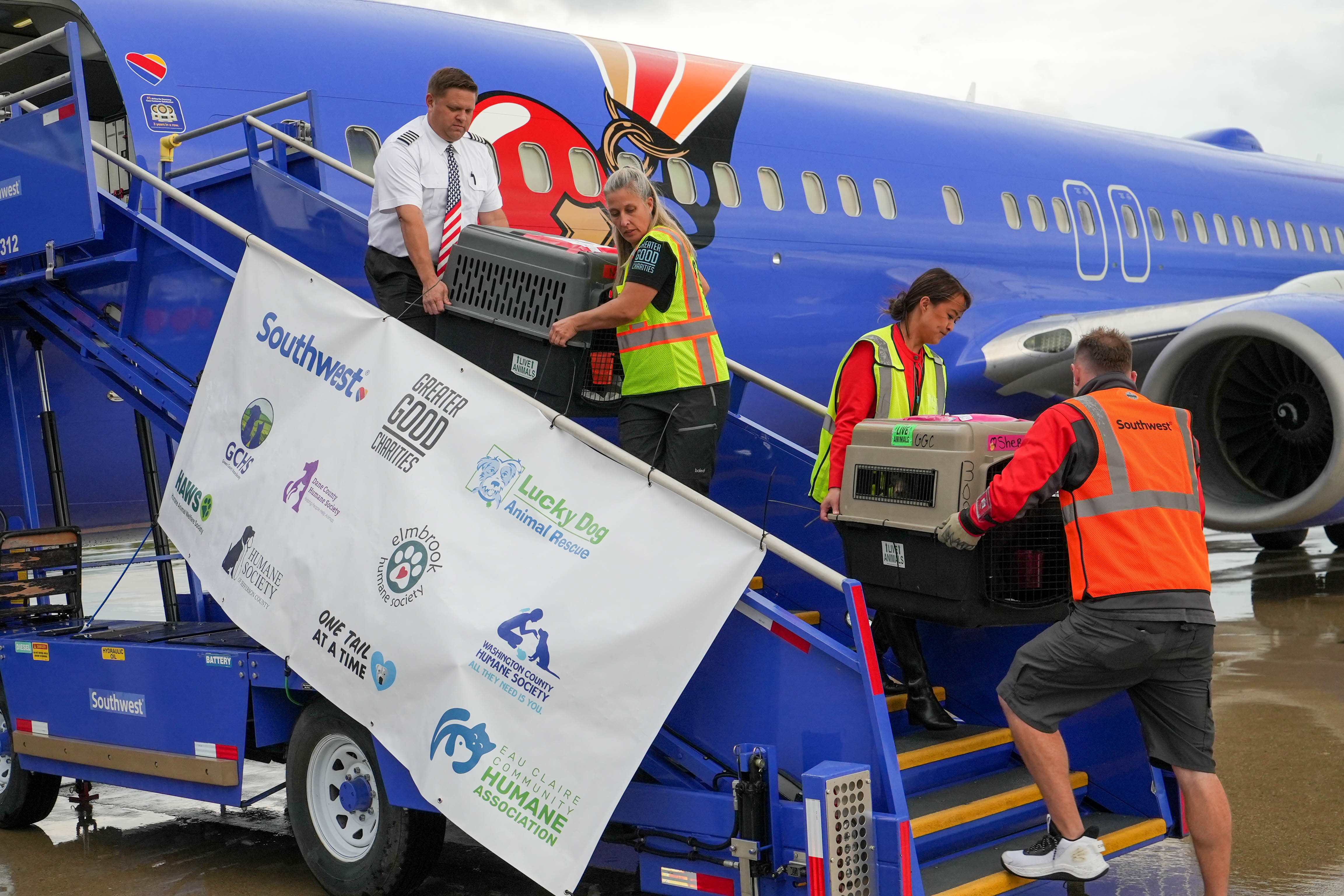 GREATER GOOD CHARITIES PARTNERS WITH SOUTHWEST AIRLINES AND LUCKY DOG ANIMAL RESCUE TO TRANSPORT HUMANITARIAN SUPPLIES TO NORTH CAROLINA AND OPERATE EMERGENCY AIRLIFT OF 145 SHELTER PETS FROM THE SOUTHEAST TO THE MIDWEST