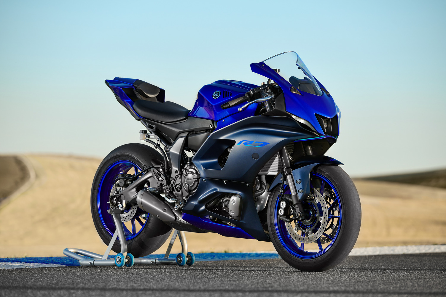 22_YZF-R7_Team Yamaha Blue_Beauty