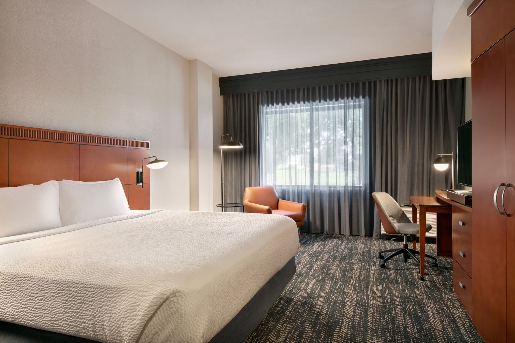 Courtyard Lancaster welcomes travelers to relax in its newly renovated and centrally located hotel. It is the first Marriott-branded hotel in the U.S. to be 100 percent solar powered. 