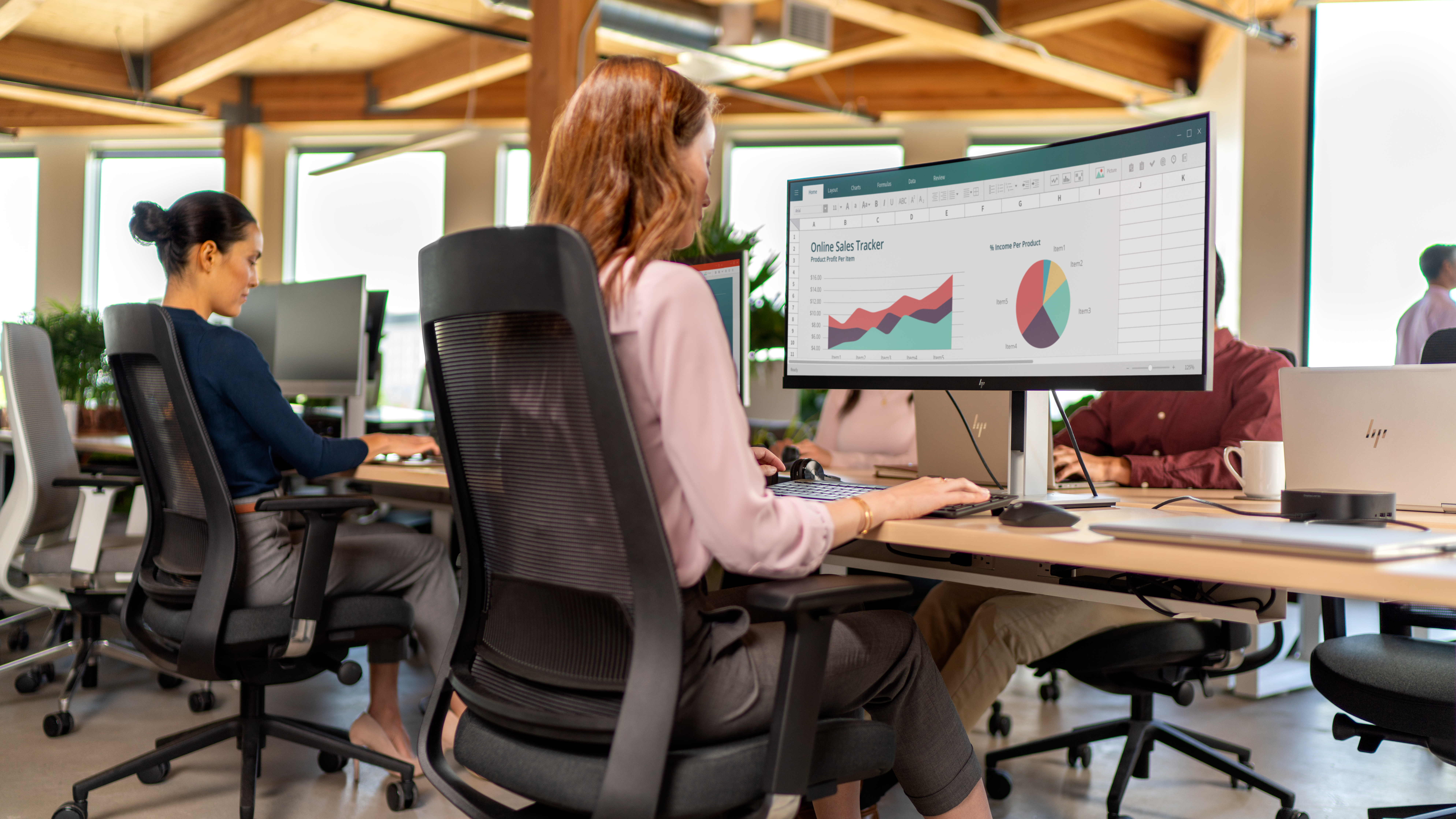 HP E344c Curved Monitor Lifestyle01