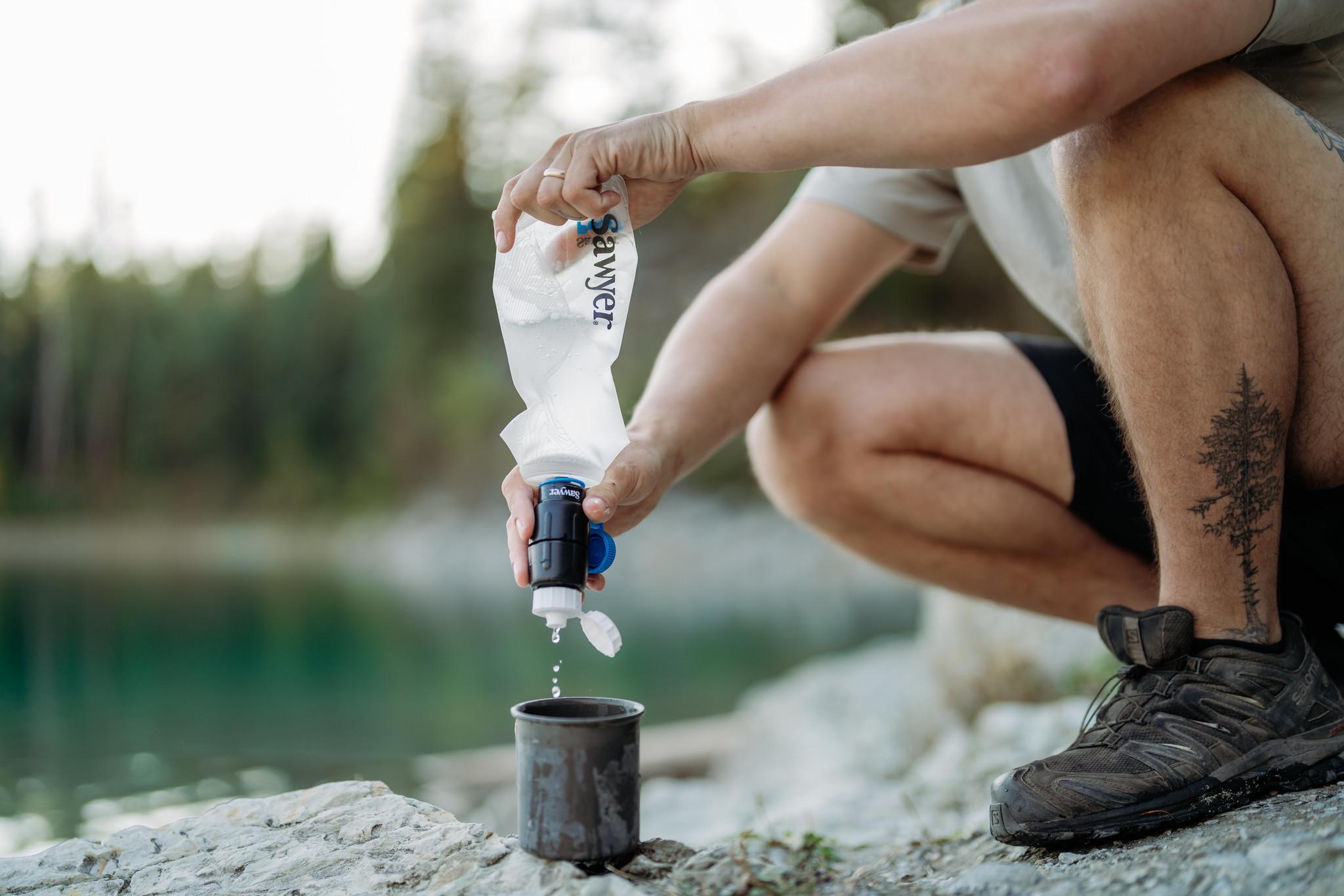  The New Sawyer Squeeze Filter with CNOC Vecto 2L Bladder Ensures Clean, Portable Water Filtration for Adventurers E