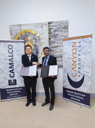 Image 1: Signing of the locomotive order with CRRC Ziyang Co. Ltd (CRRC)