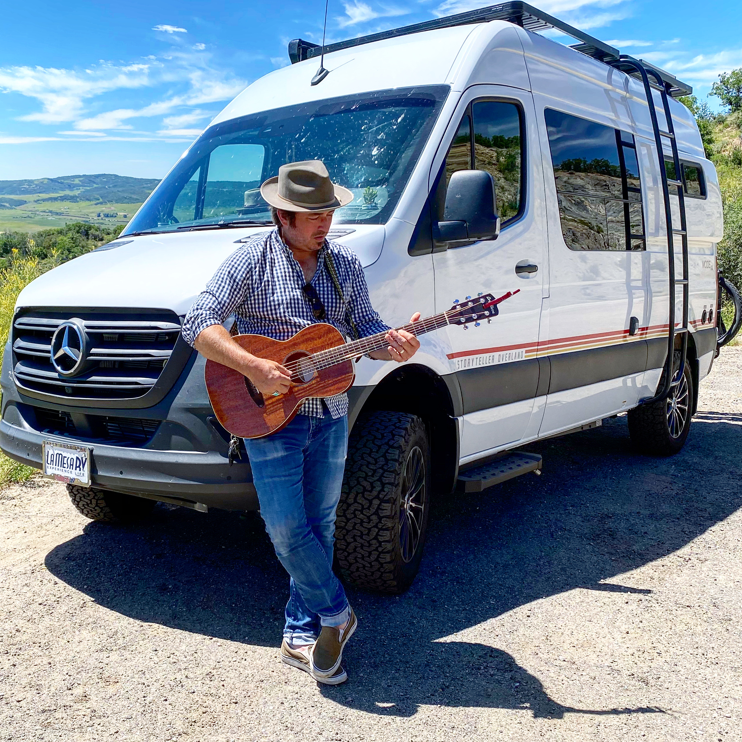 Through a series of outdoor, socially distanced, private shows across the US, Jason and his wife Emma traveled over 38,000 miles, across 32 states in their 2020 Storyteller Overland MODE 4x4 sprinter van, equipped with Volta’s lithium-ion auxiliary power system