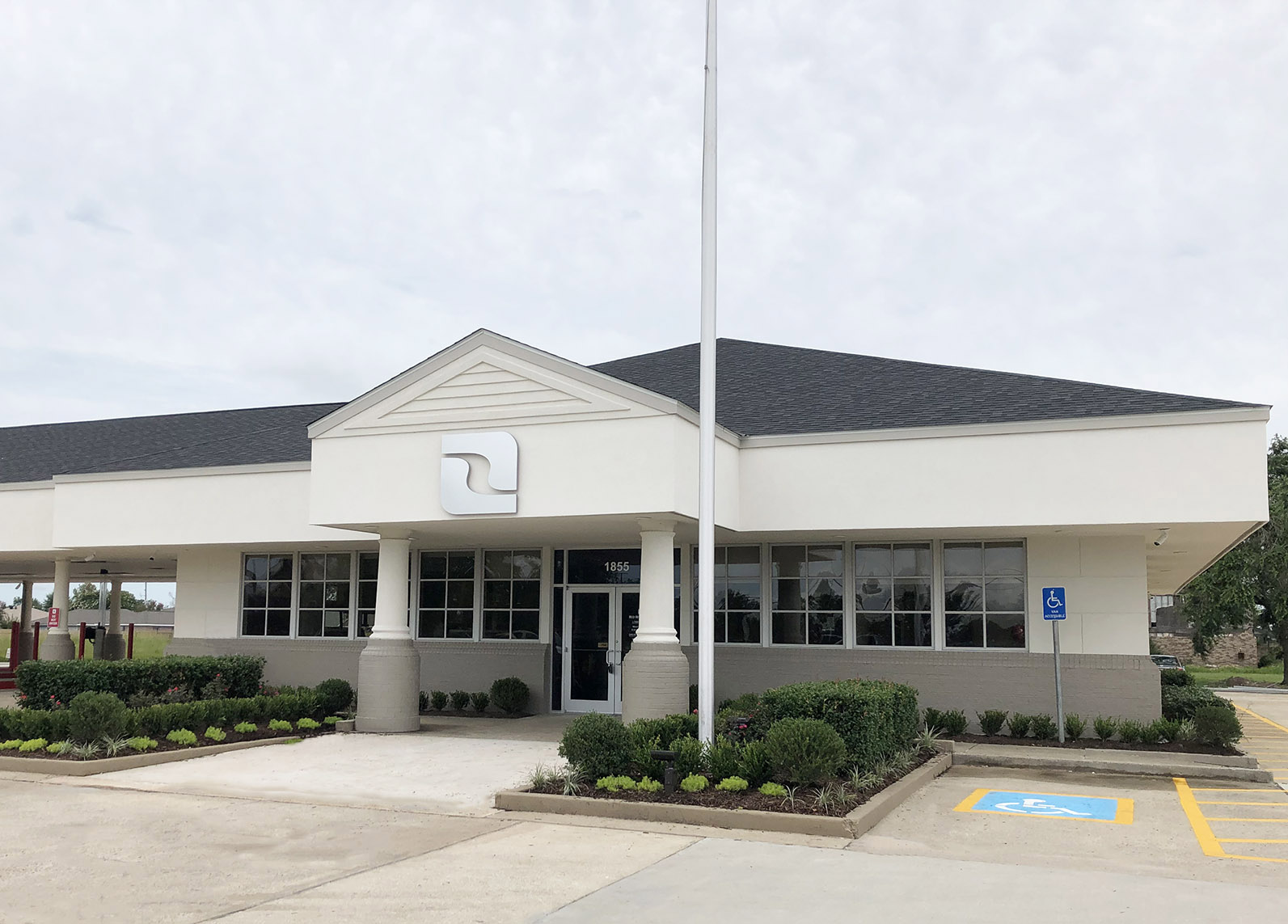 Red River Bank Opens Newest Banking Center in Lake Charles, Louisiana thumbnail