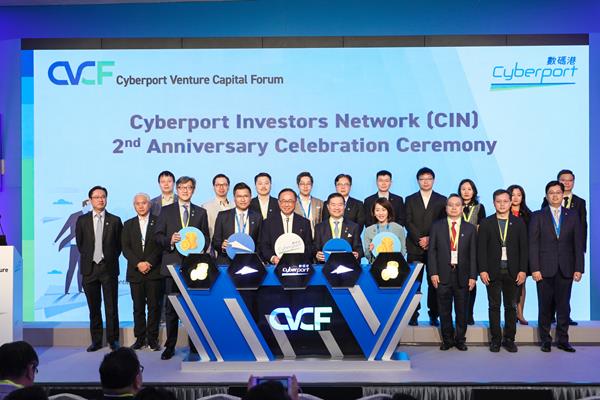 The two-day Cyberport Venture Capital Forum 2019 kicked-off today, gathering investor icons, industry leaders and tech companies to share insights on global tech trends and new opportunities in venture capital. 

(First row, third left to fourth right: Peter Yan, CEO of Cyberport, Duncan Chiu, Chairman of Steering Group of the CIN, Nicholas Yang, Secretary for Innovation and Technology of the Hong Konggovernment, Dr George Lam, Chairman of Cyberport and Cindy Chow, new steering group chairperson of the CIN)