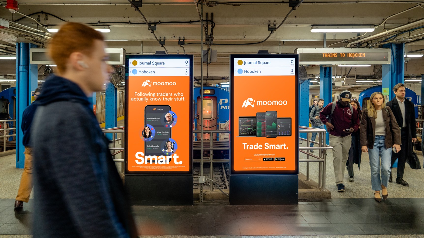 Moomoo Engages 3.4 Million NYC Commuters with "Trade Smart" OOH Campaign for Q4 Earnings Season
