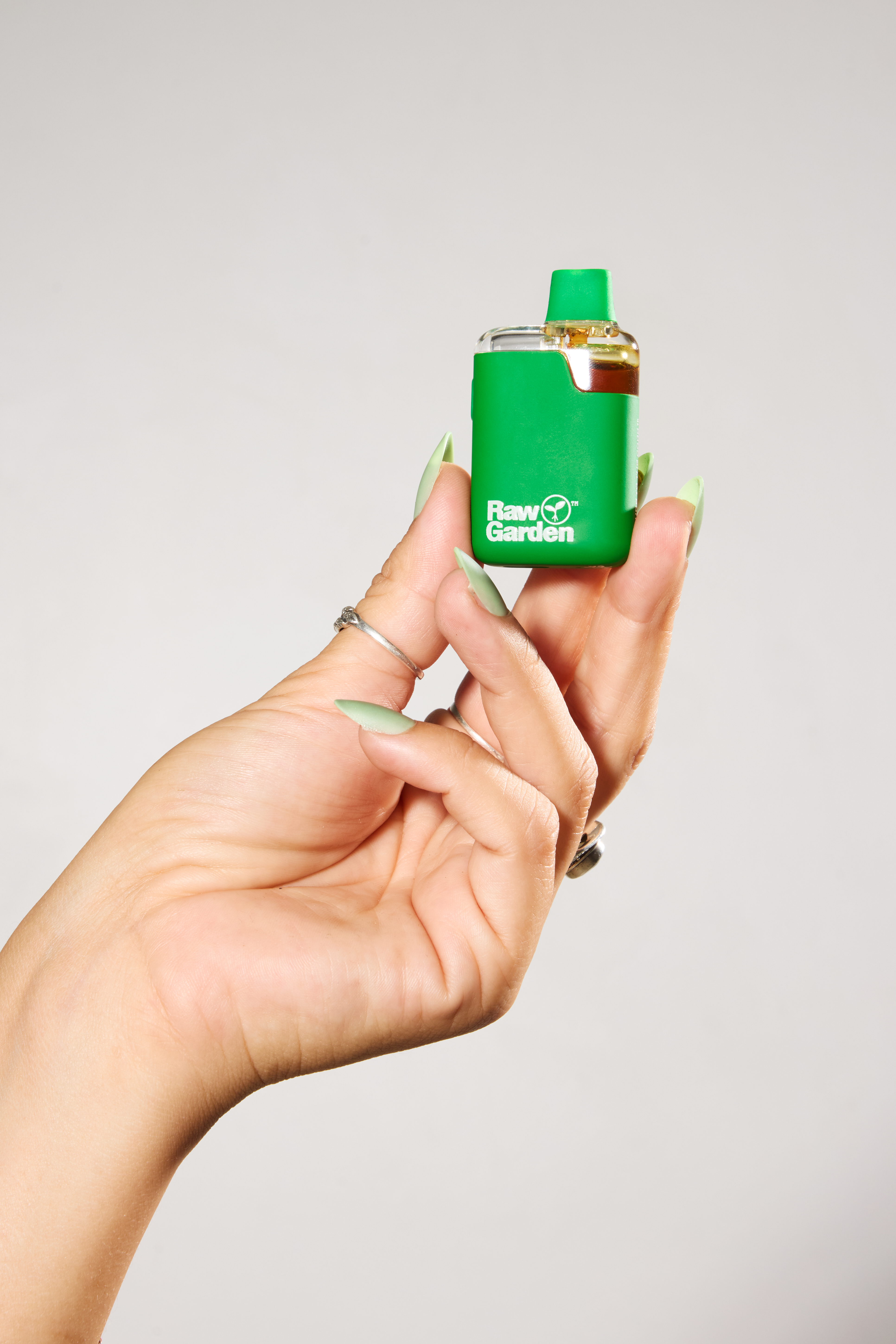 RAW GARDEN LAUNCHES SOLVENTLESS LIVE ROSIN ALL-IN-ONE