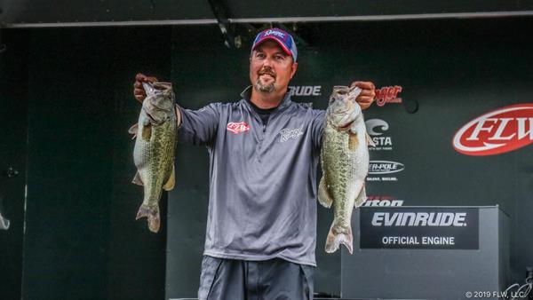 FLW Tour rookie Ron Nelson of Berrien Springs, Michigan, caught four big largemouth late in the day to anchor his 25-pound, 15-ounce limit and jump to the top of the leaderboard after Day Three of the FLW Tour at Lake Chickamauga presented by Evinrude in Dayton, Tennessee. 