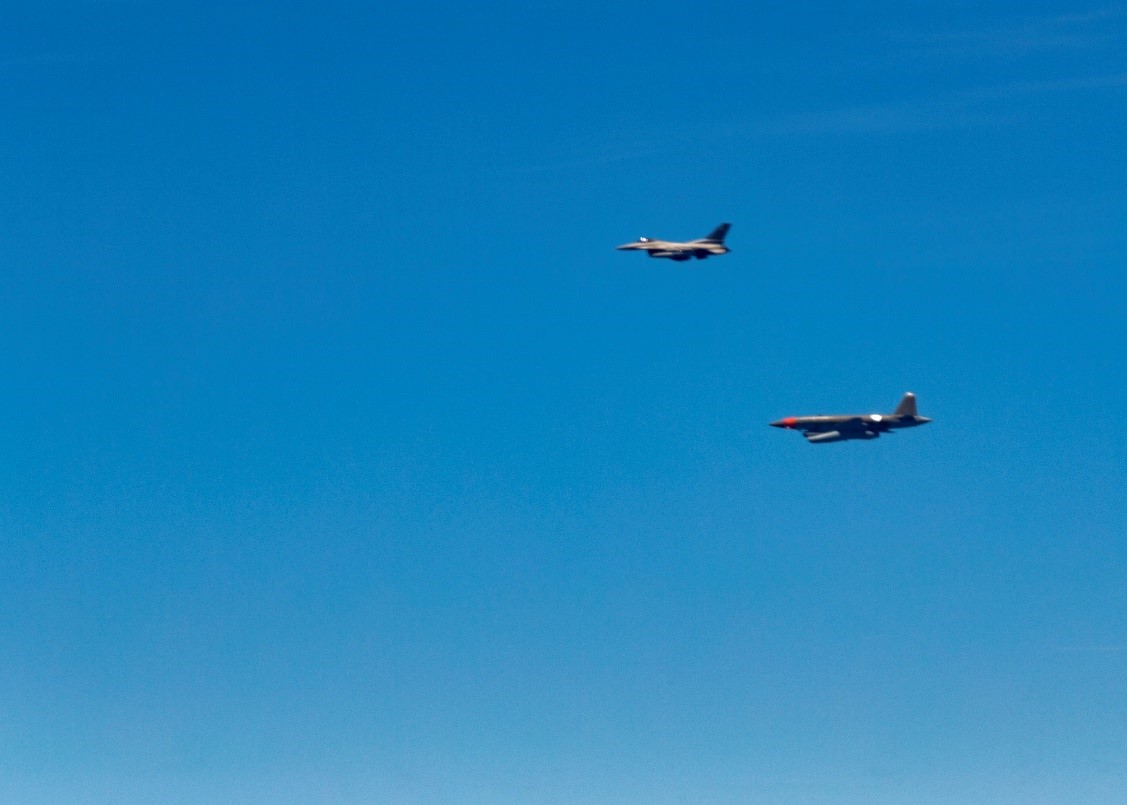 Kratos UTAP-22 Mako in close proximity to F-16 During Skyborg ACS Test Flight at Tyndall AFB