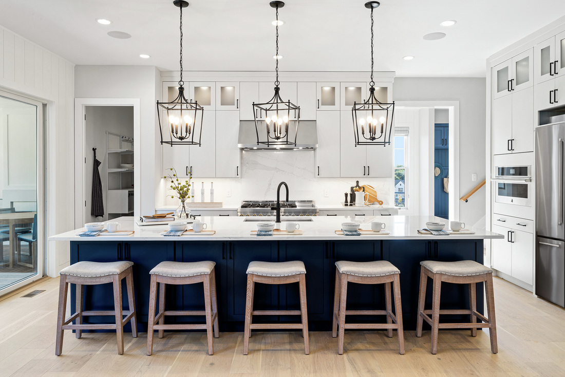 “Our new model homes showcase Toll Brothers luxury modern designs and our most popular features that inspire our home buyers as they build their dream homes with us in these prestigious Long Island locations,” said Dave Bauer, Division President of Toll Brothers in New York.