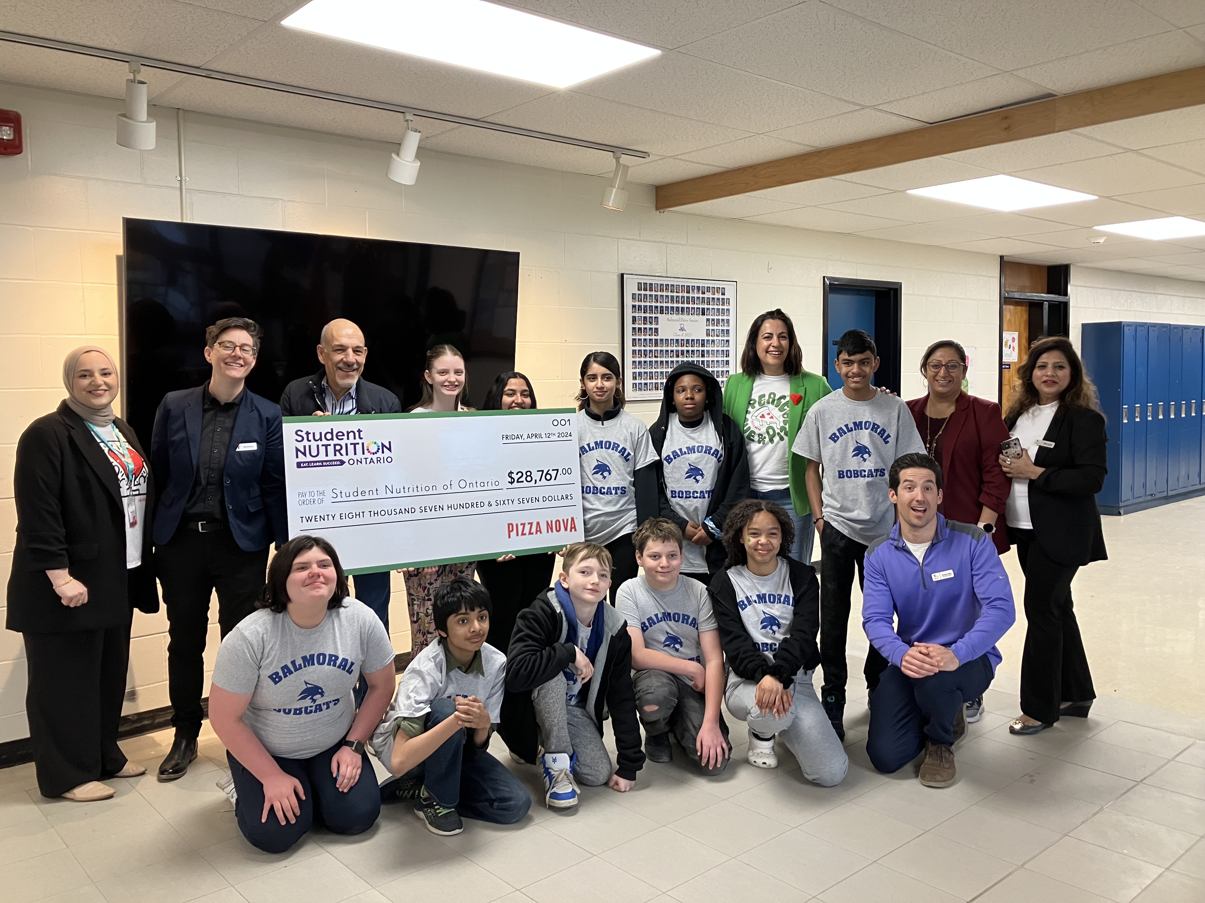 Pizza Nova presents cheque to Student Nutrition Ontario