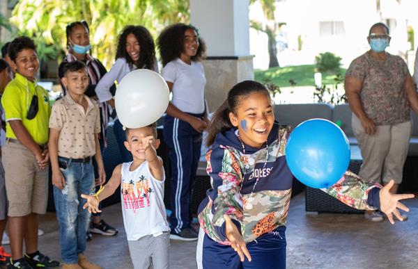 L’hôtel Royalton Splash Punta Cana accueille les élèves de la Concepción Bona School pour une journée de plaisir