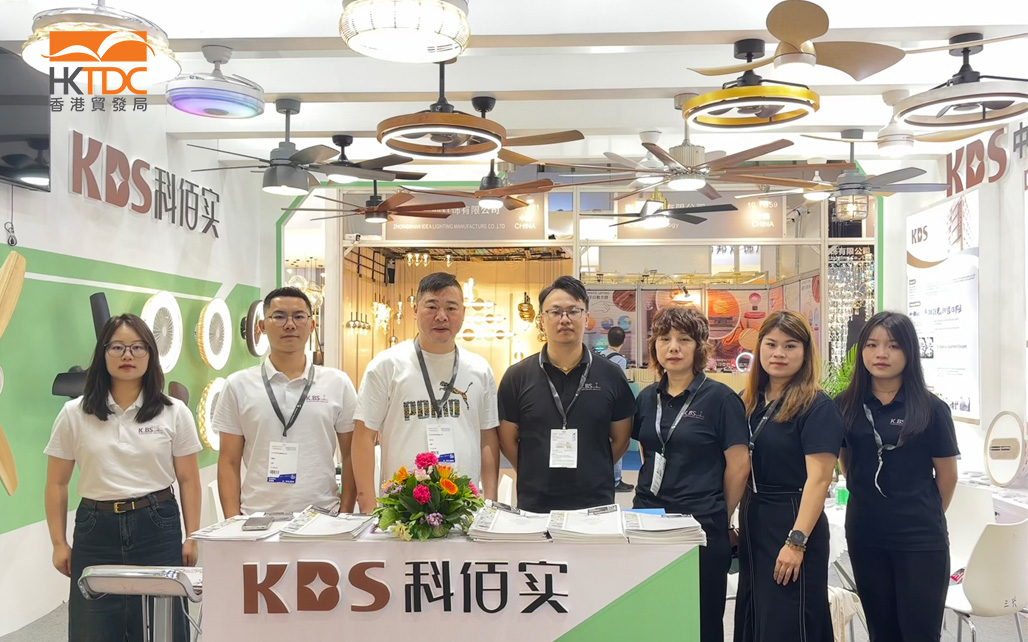A display of the KEBAISHI smart ceiling fan light product, showcasing its modern and minimalist design style, installed in a living room setting.