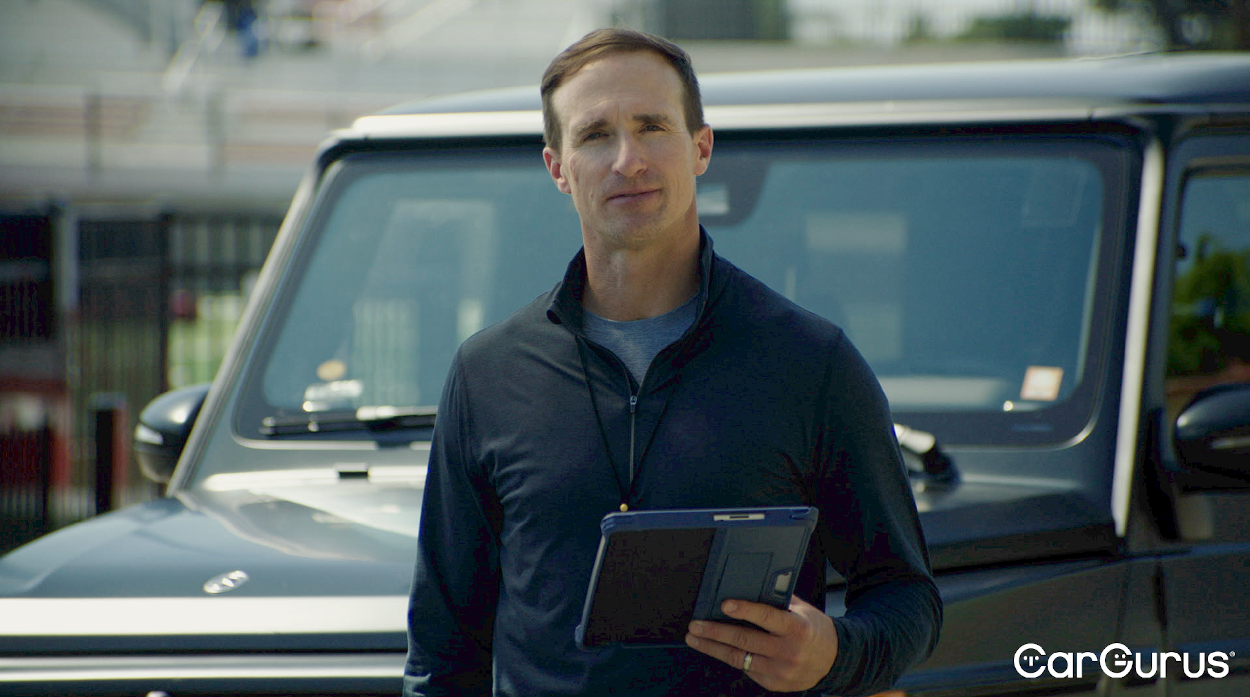 Known for his confidence and ability to deliver under pressure, the former NFL quarterback and auto enthusiast is coaching today’s drivers in new digital campaign