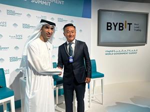 Ben Zhou, co-founder and CEO of Bybit and H.E. Dr Thani Al Zeyoudi, UAE Minister of State for Foreign Trade and Minister in Charge of Talent Attraction and Retention