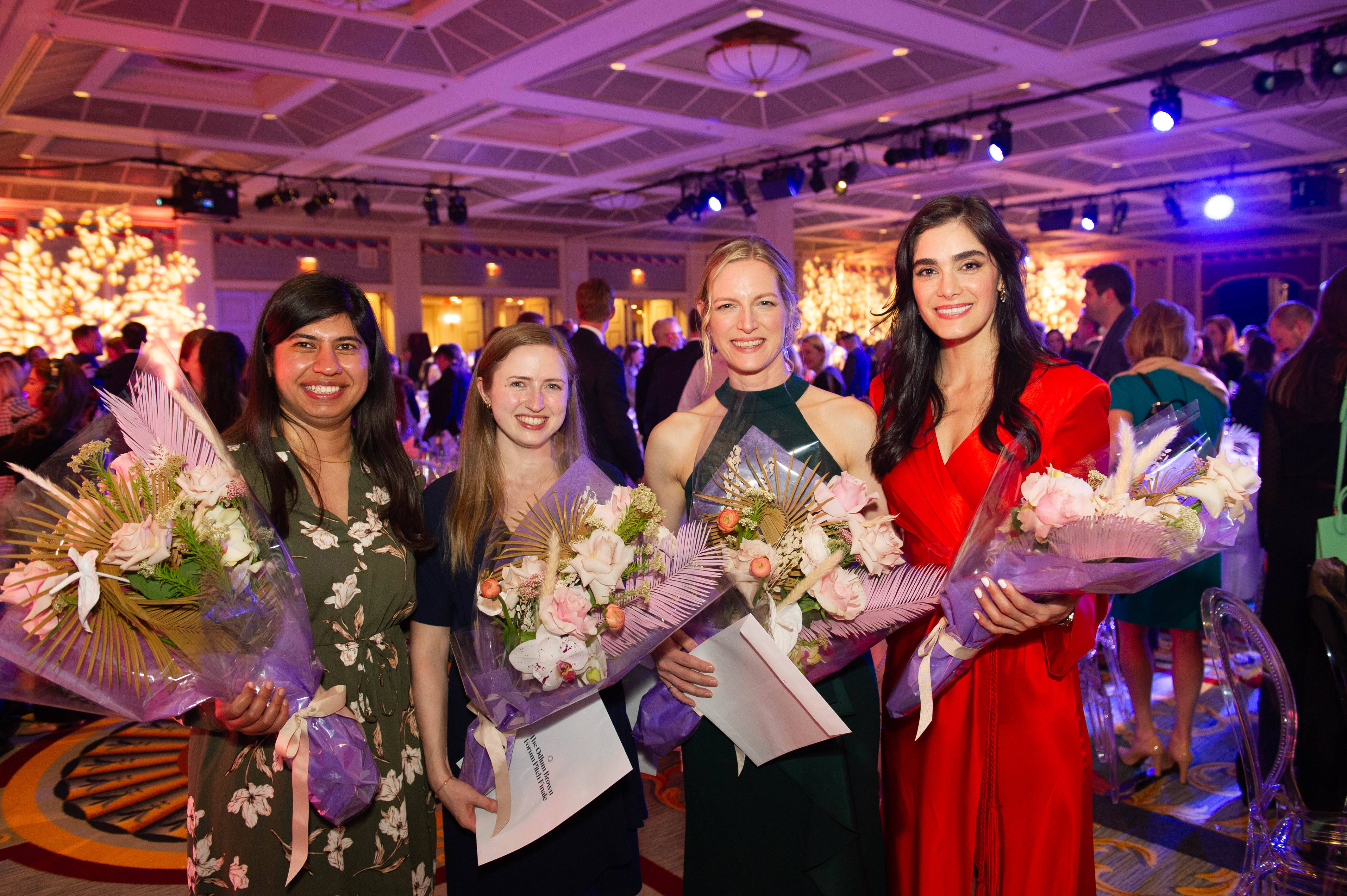 Les lauréats du prix Odlum Brown Forum Pitch Finale 2022/2023. De gauche à droite : Mehwish Panjwani et Kelly Thomson, cofondateurs de QUIL; Carlyn Lo