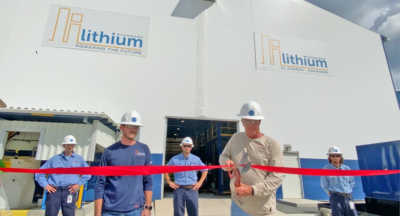 Plant Manager Bruce Seitz cutting the ribbon at the LiSTR Plant in El Dorado, Arkansas