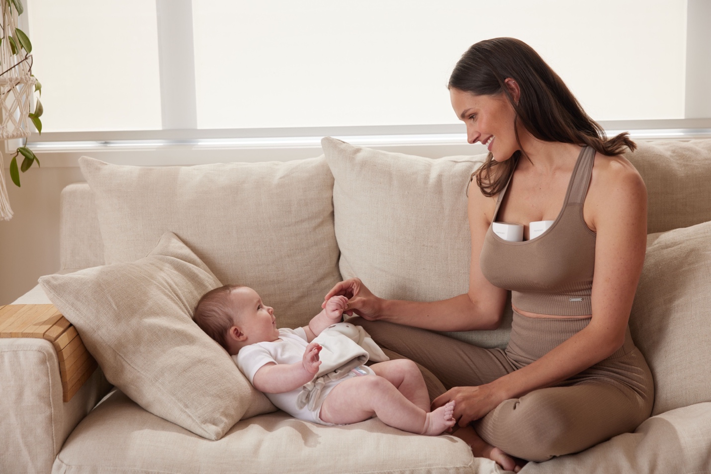 Momcozy S12 Pro Wearable Breast Pump > Milk Moms