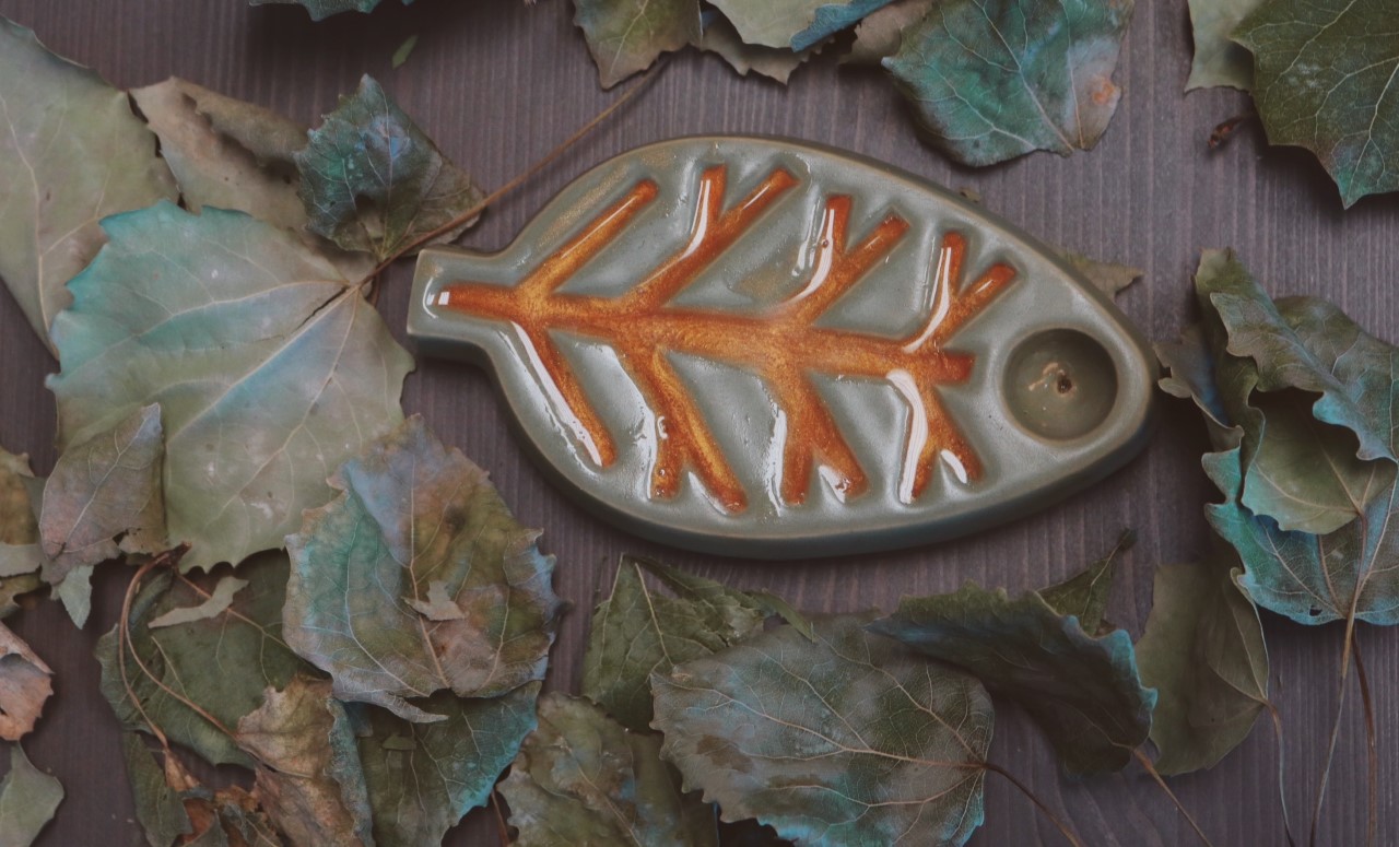 Oak and Earth Creations Leaf Pipe