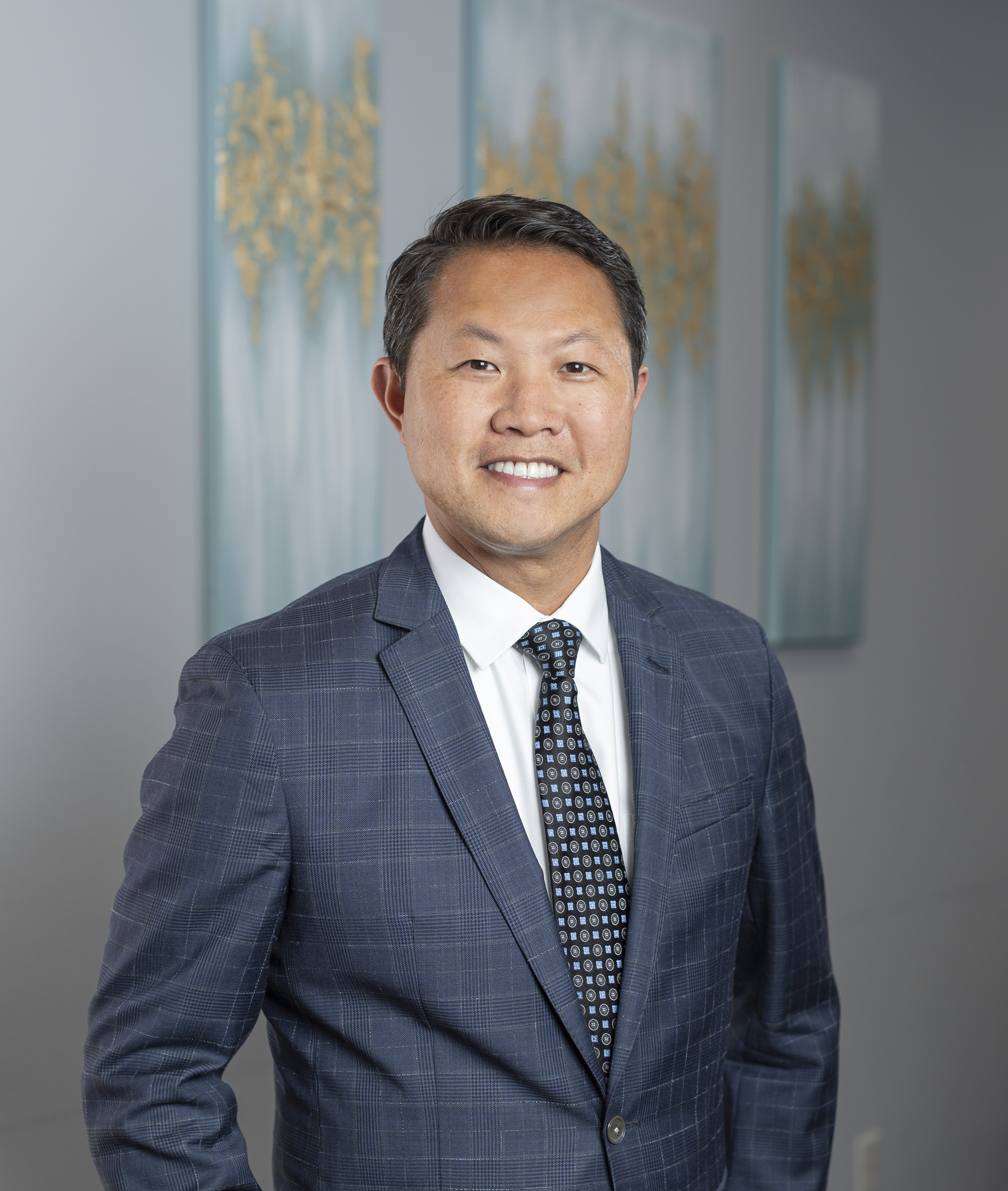 Tien V. Le, M.D., recently performed the first procedure integrating the Remi Robotic Navigation System, LineSider Spinal System, and FlareHawk Expandable Interbody Fusion Device Technologies